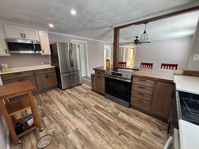 Foto del edificio - 280 Lakeshore Dr