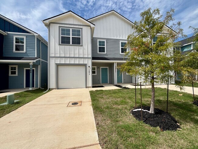 Building Photo - Brand New 3 Bd 2.5 Full Bath Townhouse Near UTSA & LaCantera