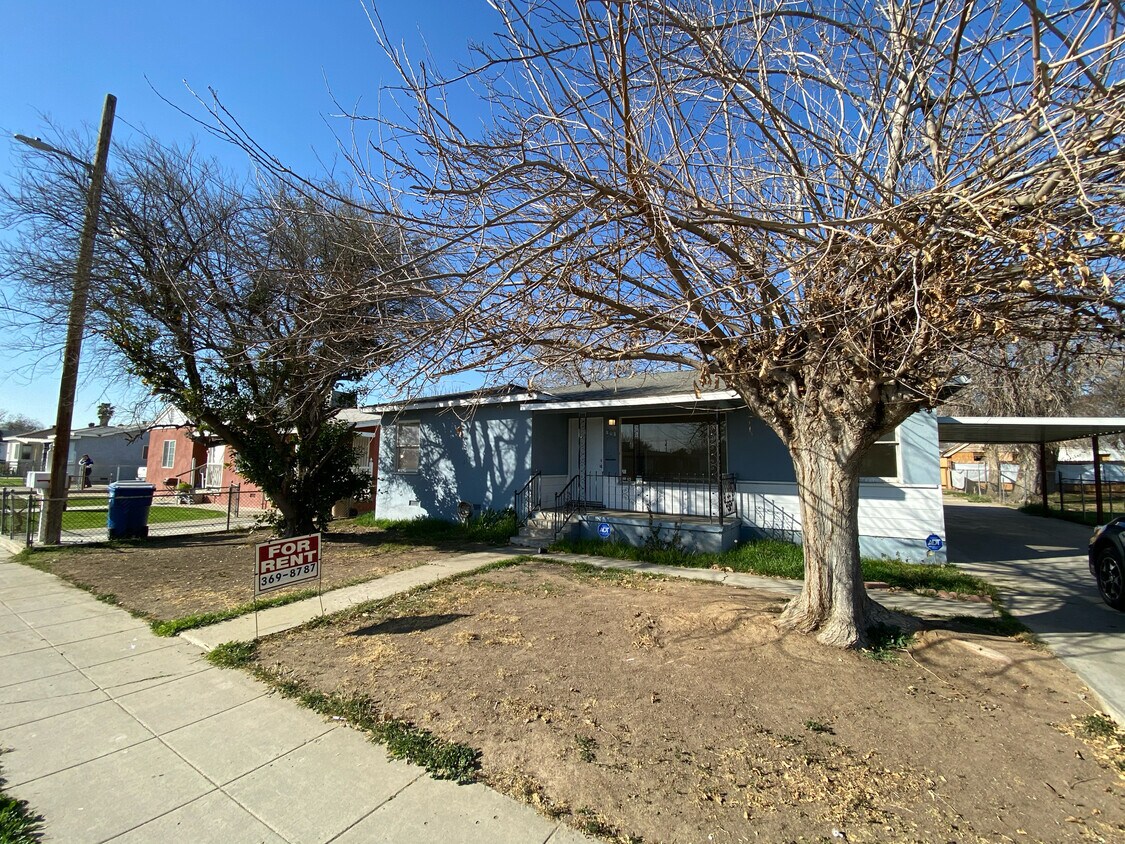 808 Wilson Ave Unit 1, Bakersfield, CA 93308 Room for Rent in