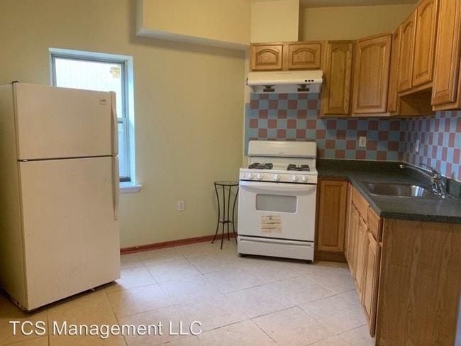 Building Photo - 2 br, 1 bath House - 1203 Ridge Ave. 2F