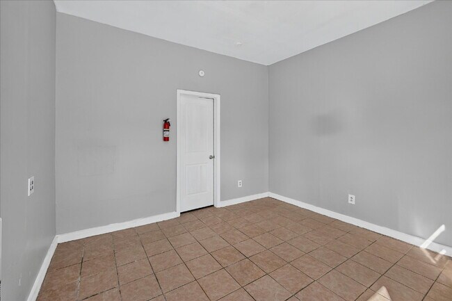 Foto del edificio - Affordable Studio Living with All Bills Paid!  $19.00 Application Fee Limited-Time Special: Move ...