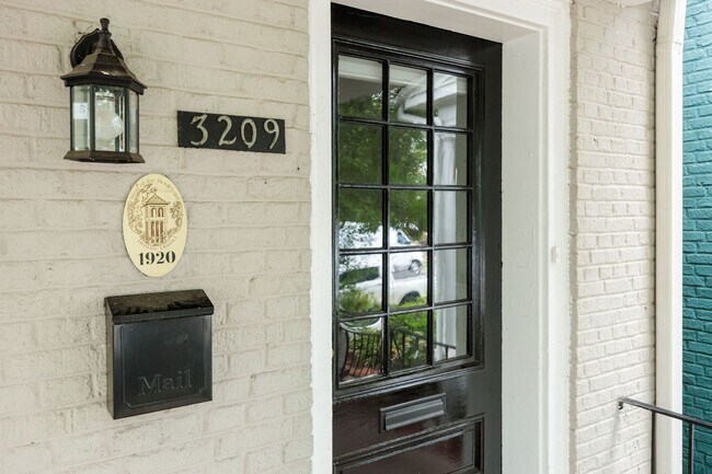 Foto del edificio - 3 Bedroom Home off of Patterson Ave **Avai...