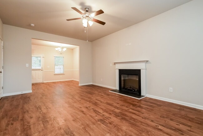 Foto del edificio - 624 Benjamin Ct