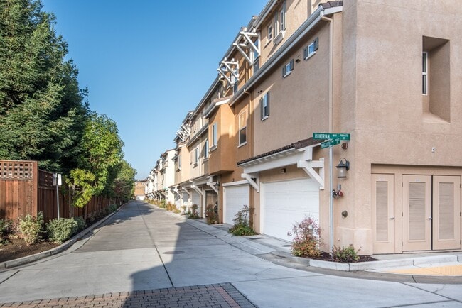 Foto del edificio - 465 Magritte Way