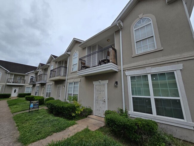Building Photo - 11045 Landswalk Dr