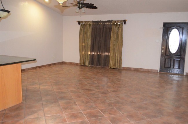 Foto del edificio - 7523 E 25th Pl