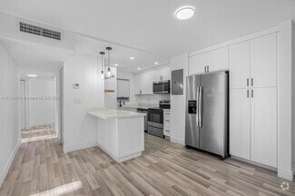 Building Photo - 110 Fontainebleau Blvd