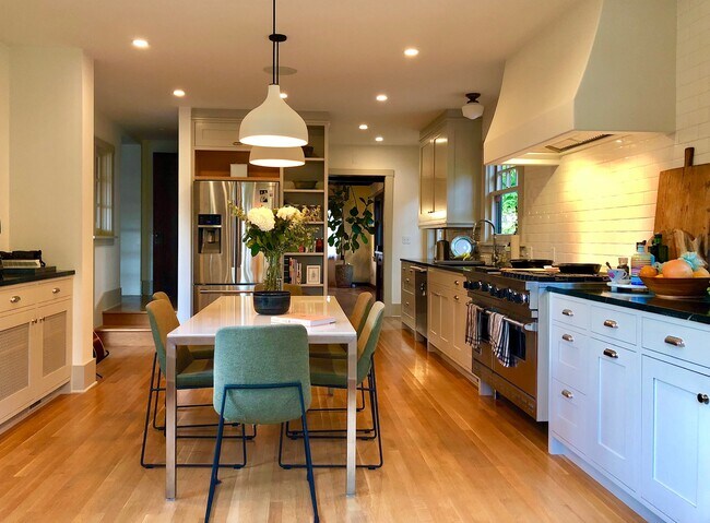 Foto del edificio - 2180 W 24th St