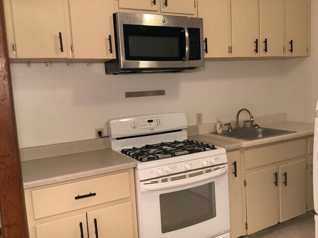 Kitchen, photo from inside kitchen - 1606 Caniff Cir