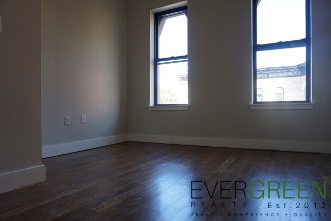 Foto del edificio - 1355 Putnam Ave