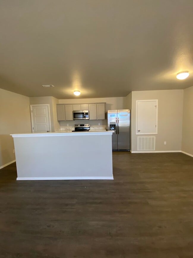 Building Photo - 503A W Christopher Dr