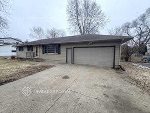 Building Photo - 707 Keniston St N