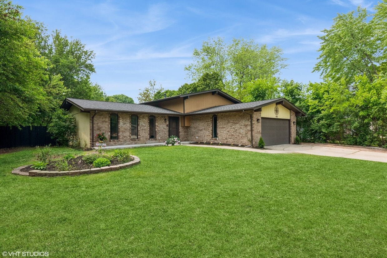 Primary Photo - 407 Greenfield Rd