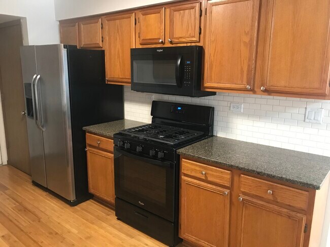 Building Photo - 504 Sandhurst Ln