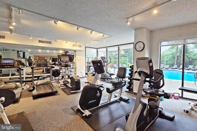 Foto del edificio - 1101 S Arlington Ridge Rd