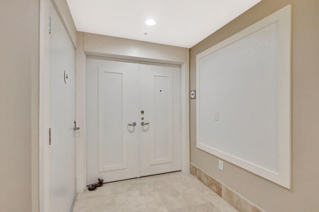 Building Photo - 155 S Ocean Ave