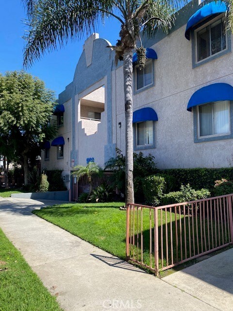 Building Photo - 900 Rose Ave