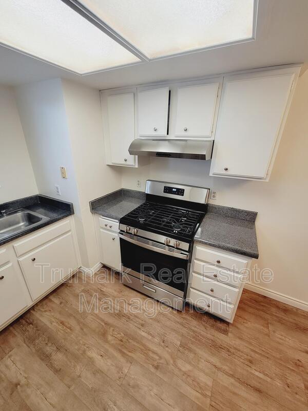 Building Photo - 553 E Orange Grove Ave