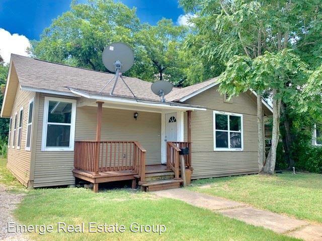 Primary Photo - 3 br, 1 bath House - 530 E. Southcross Blvd.