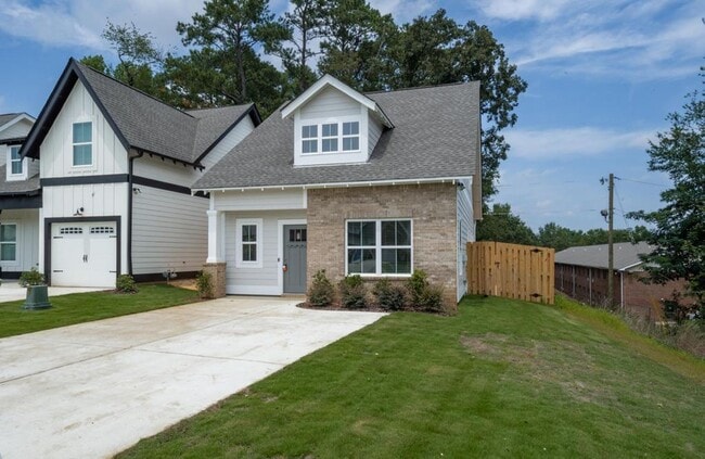 Building Photo - 2 Bedroom with Bonus Office!