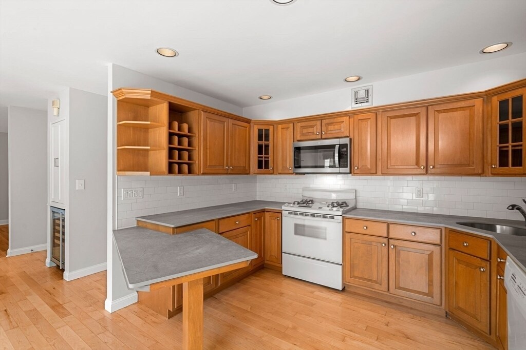Foto principal - 171 Swanton St
