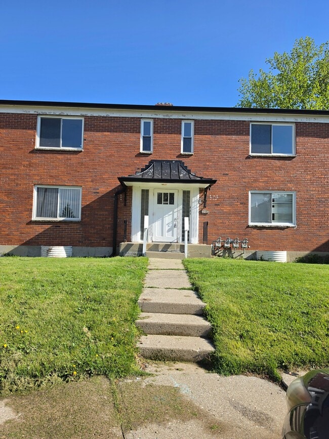 Foto del edificio - 829 Uhrig Ave