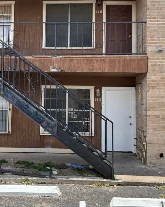 Foto del edificio - 4902 Marcella Ave