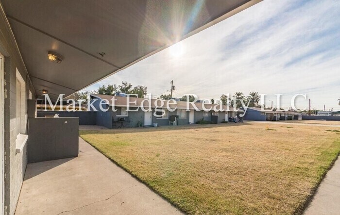 Primary Photo - 2414 W Devonshire Ave