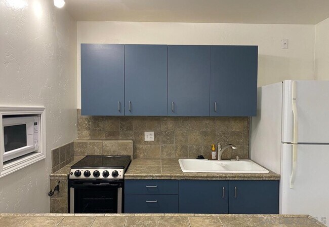 Building Photo - 2945 Highland Dr