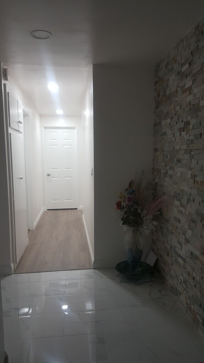 Building Photo - 6432 Reubens Dr