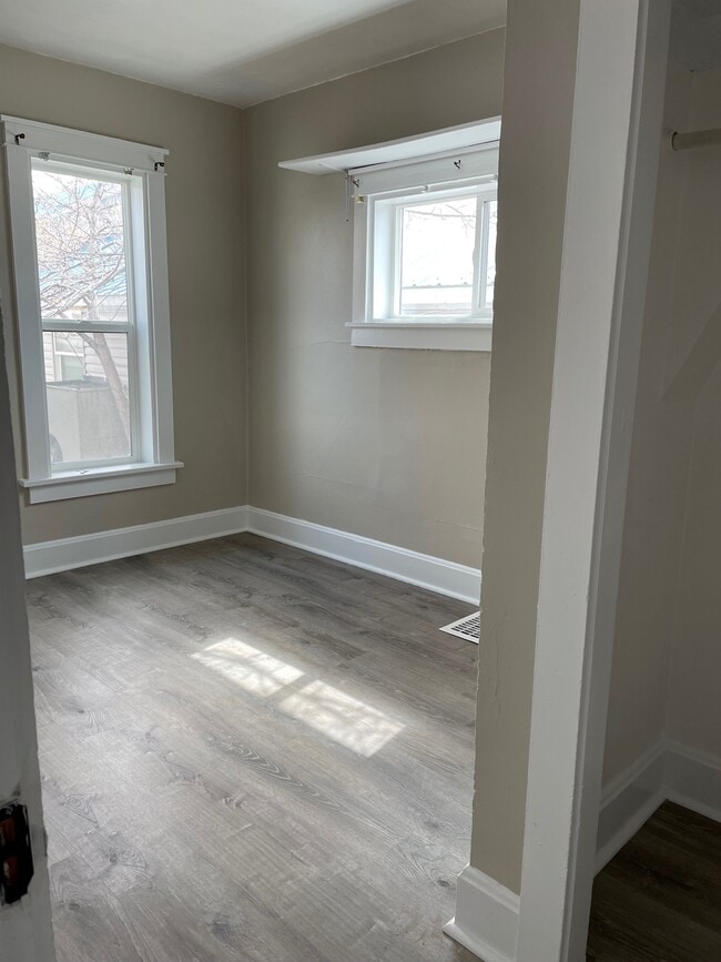 Building Photo - 208 E Pine St