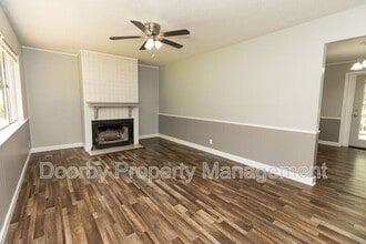 Building Photo - 730 Roberta Dr