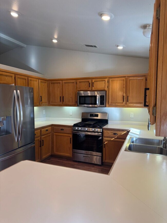 Foto del edificio - *VALENTINES DAY MOVE IN SPECIAL~MOVE IN BY 02/14/2026 TO RECEIVE $500 OFF FIRST MONTHS RENT & A F...