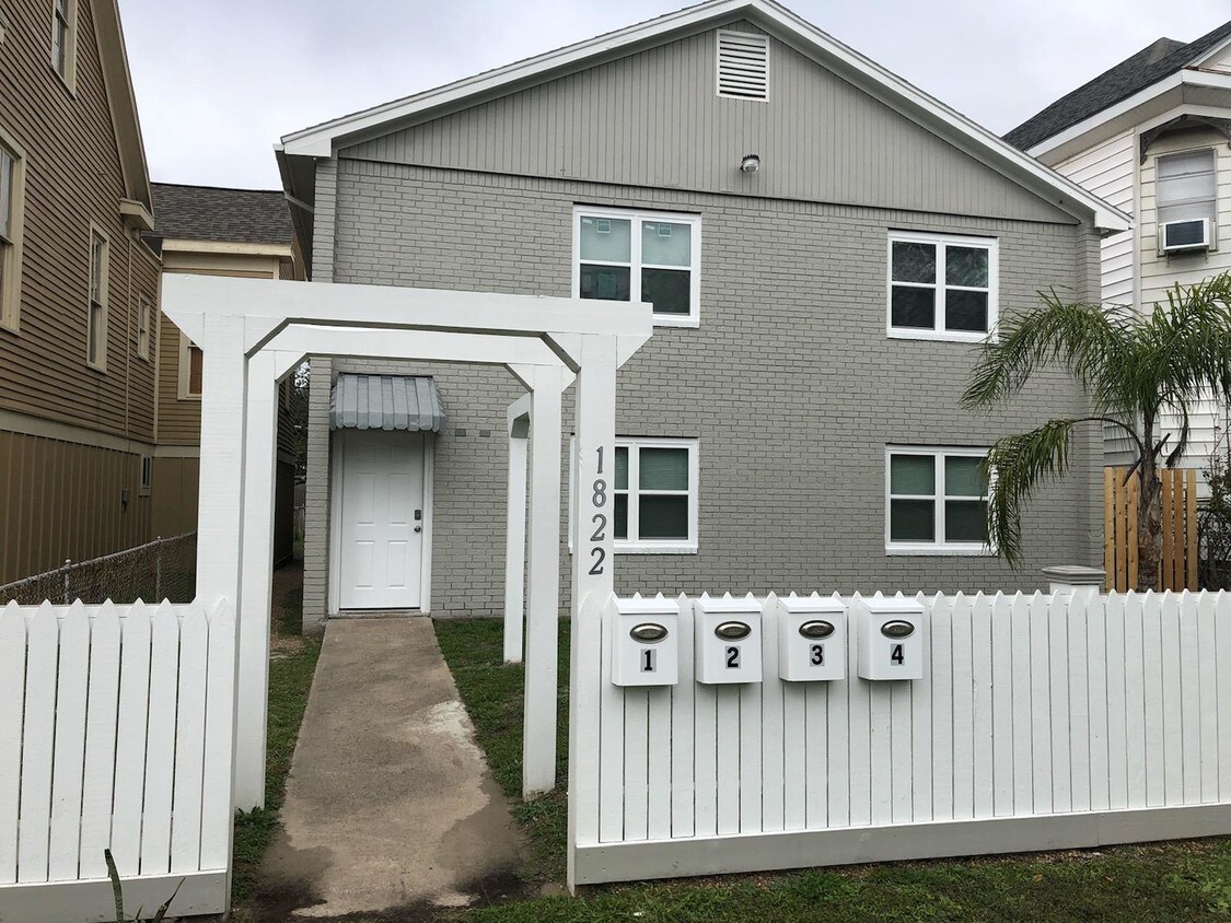 1822 Ave M1/2 - 1822 Avenue M
