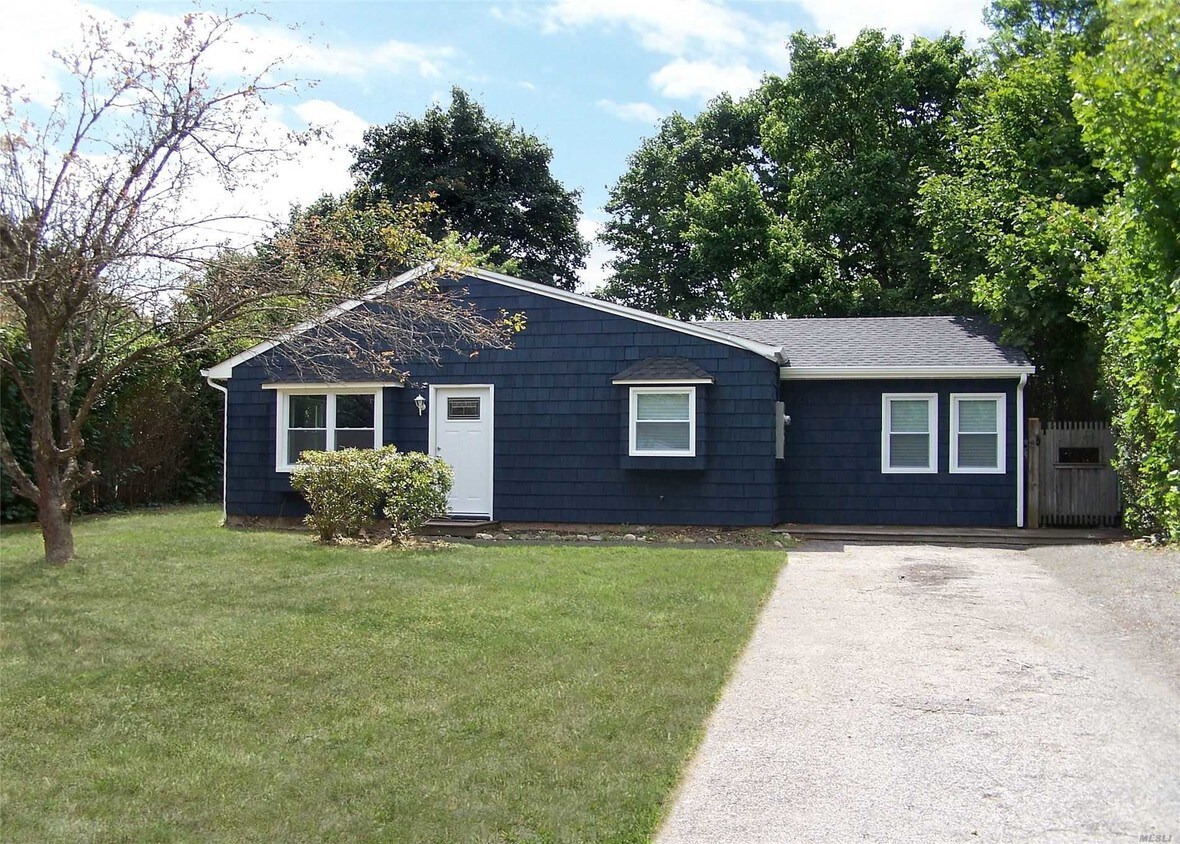 87 Kay Rd, Calverton, NY 11933 House Rental in Calverton, NY