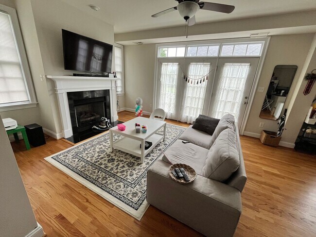 Foto del edificio - 1525 Old Trail Dr