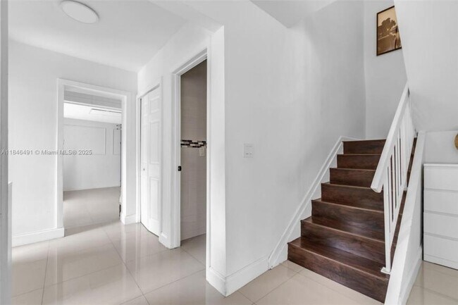 Building Photo - 3 bedroom in North Miami Beach FL 33179
