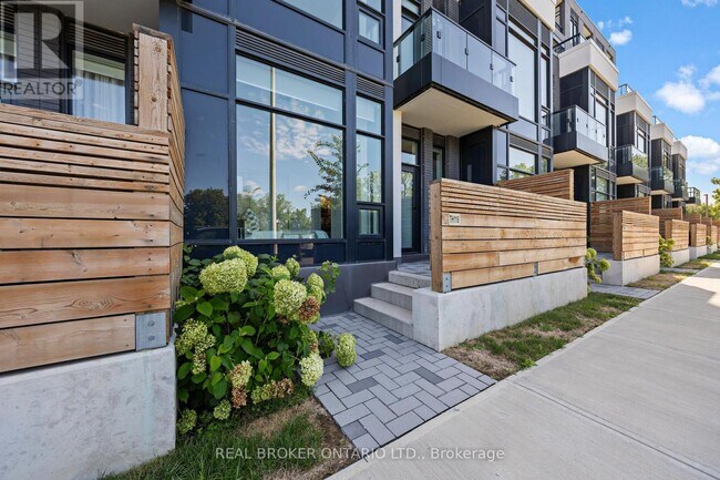 Building Photo - 3 Rosewater St
