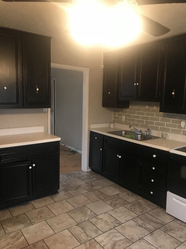 Building Photo - 106 Barberry Ln