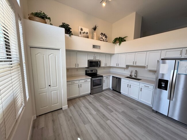 Kitchen - 734 S Beck Ave