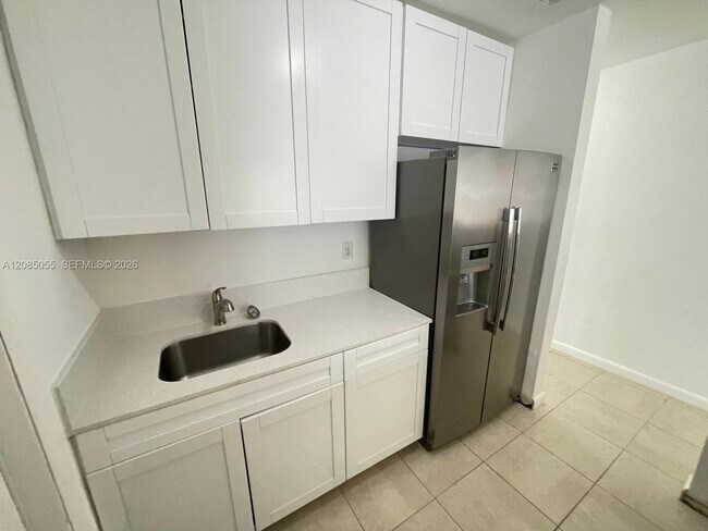 Foto del edificio - 1685 NW 131st St
