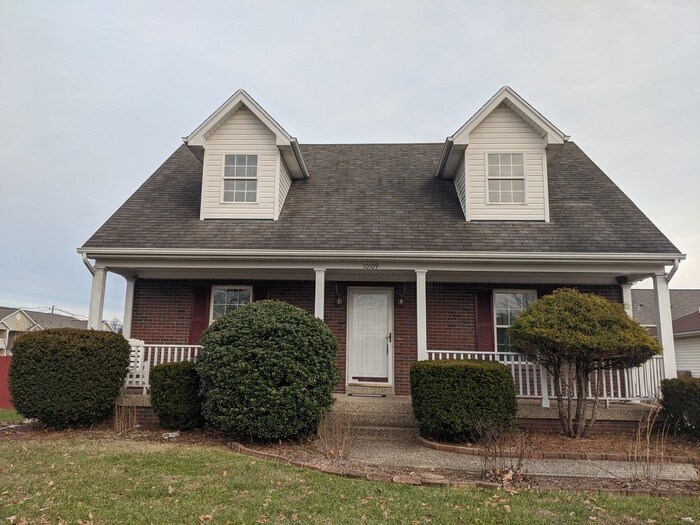 Foto principal - 4 Bedroom Home with Basement and Backyard