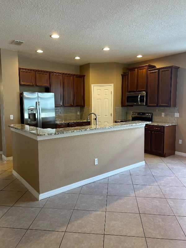 Building Photo - 1721 Lakelet Loop