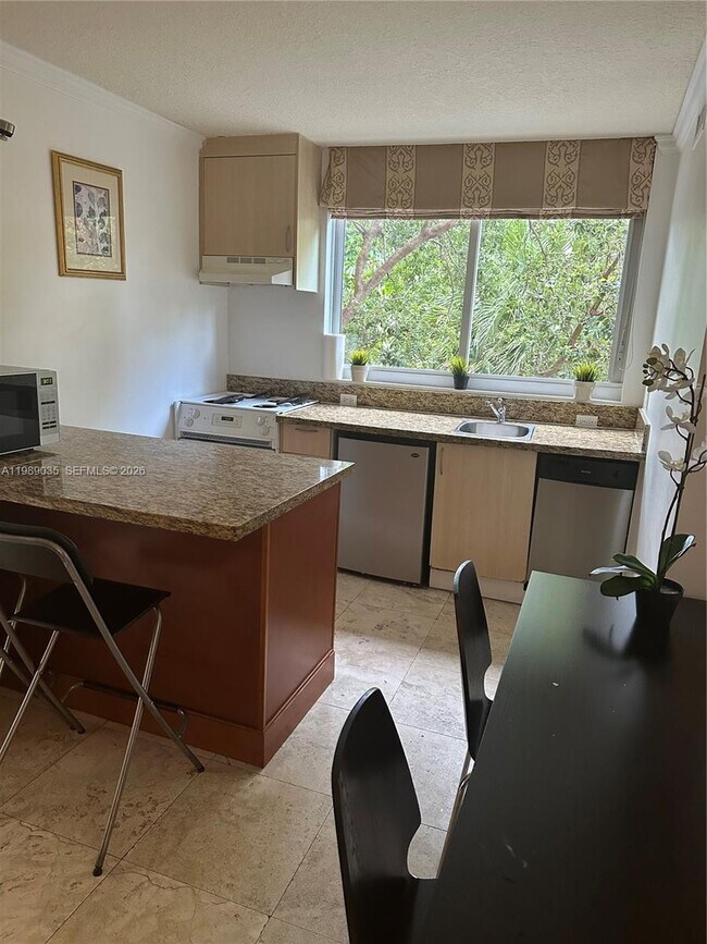 Foto del edificio - 2951 S Bayshore Dr