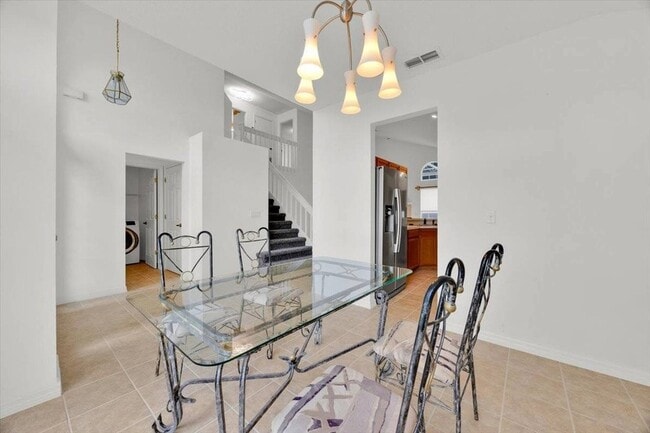 Foto del edificio - 642 Riggs Cir