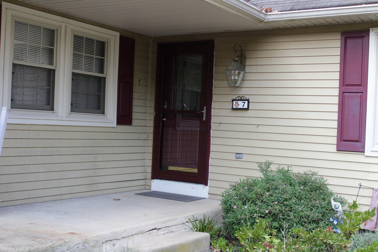 Primary Photo - 7 Wisina Ct