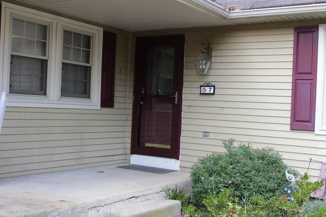 Building Photo - 7 Wisina Ct