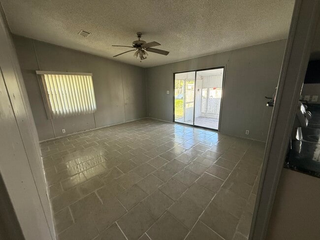 Building Photo - 9301 SE 61st Dr