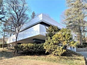 Building Photo - 2920 Harvard Dr