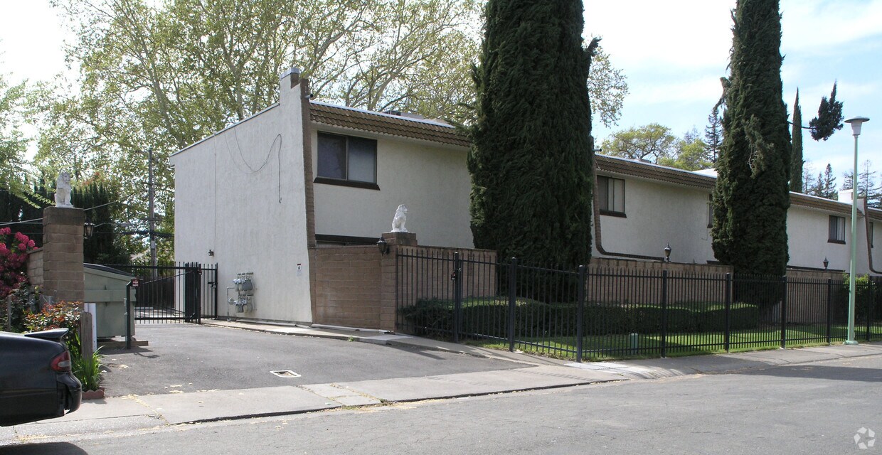 Primary Photo - 1118 25th Ave